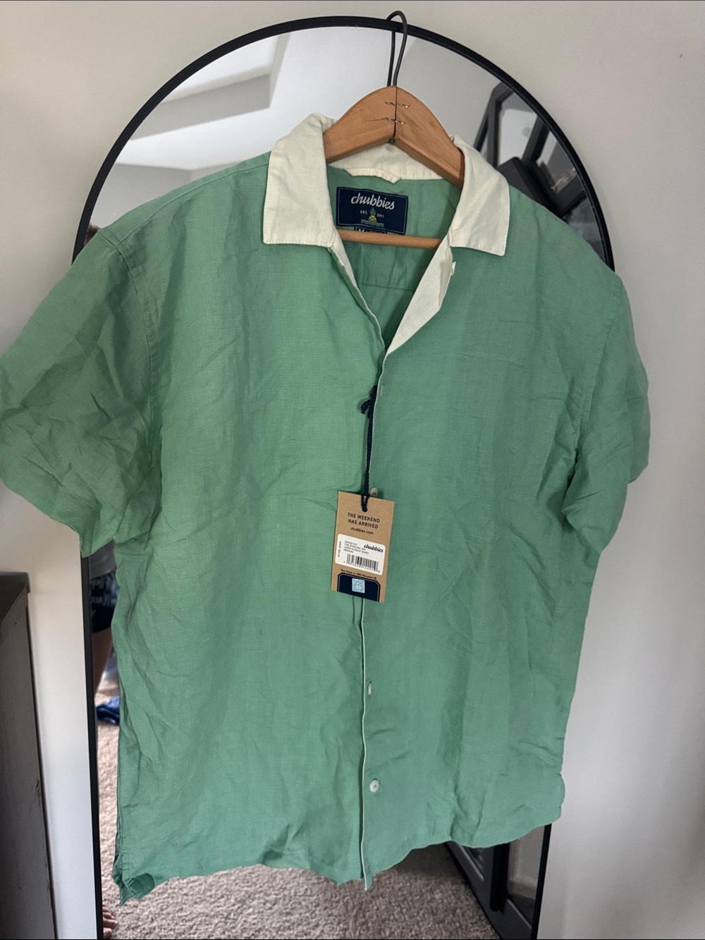 chubbies Light Green Short-Sleeve Linen Camp Shirt with Cream Contrast Collar